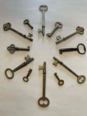 VINTAGE, ANTIQUE AUTHENTIC STEAMPUNK CRAFTS SKELETON KEYS, LOT OF 12